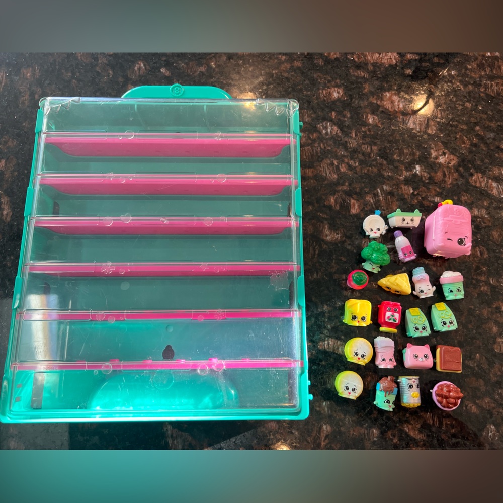 Shopkins with carrying case